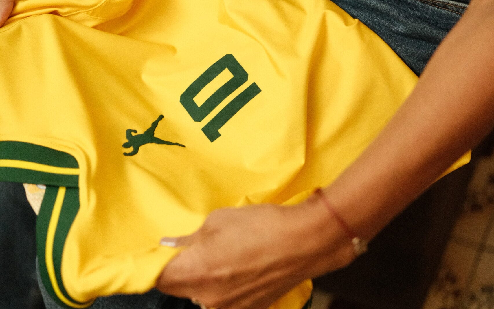 Nova coleção da Athleta homenageia Pelé com camisa exclusiva para a Copa do Mundo