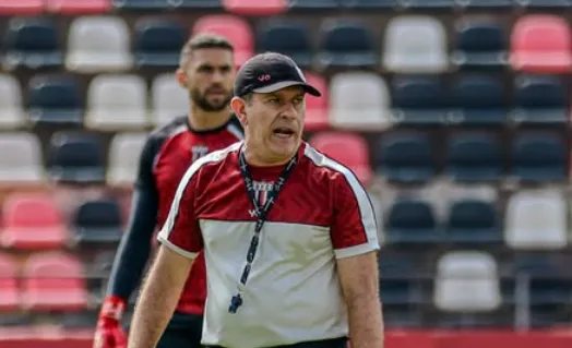Cláudio Tencati cobra mudança de postura após derrota do Botafogo-SP na Série B