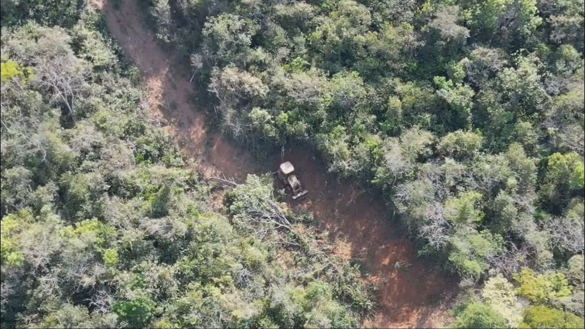 Obras do Condomínio Serra do Elefante seguem mesmo após ordem judicial em Mateus Leme