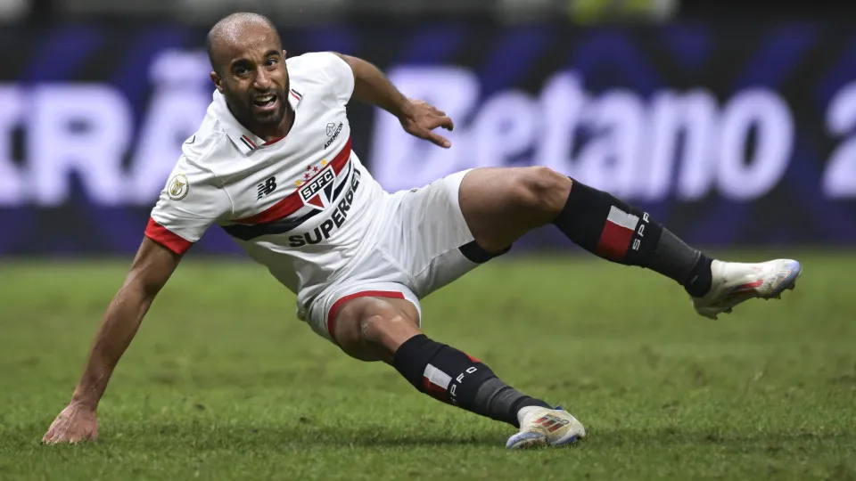 Lucas Moura sofre grave lesão e preocupa torcida do São Paulo para 2026