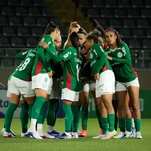 Palmeiras domina Botafogo e encosta no Corinthians na liderança do Brasileiro Feminino