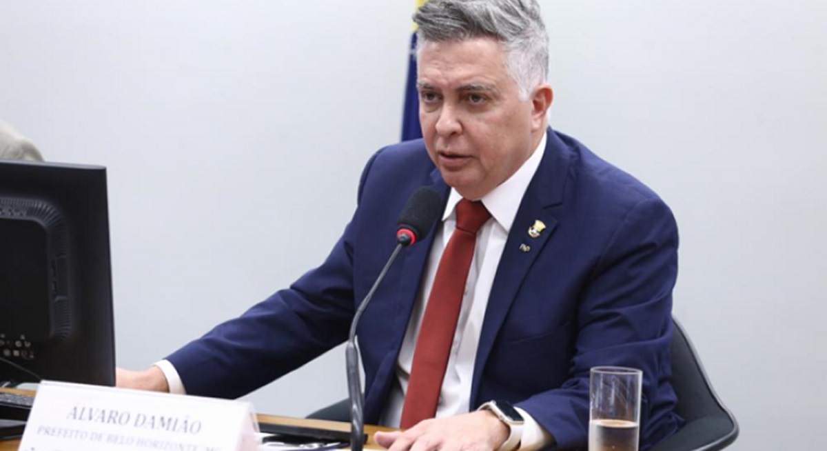 Prefeito de Belo Horizonte troca China pelos EUA em viagem que coincide com início da Copa do Mundo
