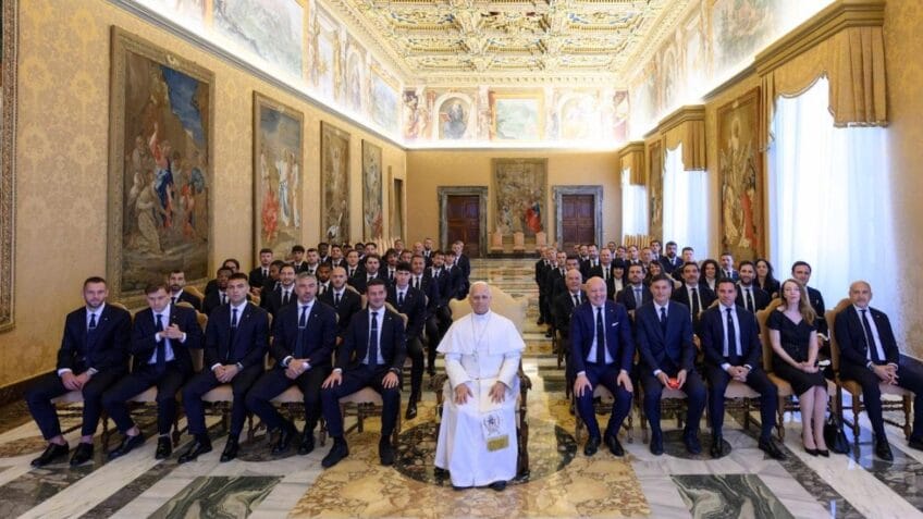 Papa Leão 14 Recebe Inter de Milão Campeã Italiana e Destaca Papel Social do Futebol