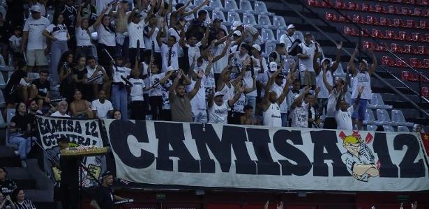 Torcida do Corinthians mostra força no basquete e quer garantir futuro da equipe