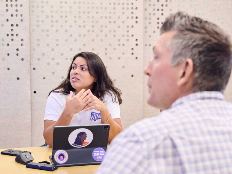 Startup pernambucana Super NINA inicia expansão nos EUA para combater violência de gênero no transporte