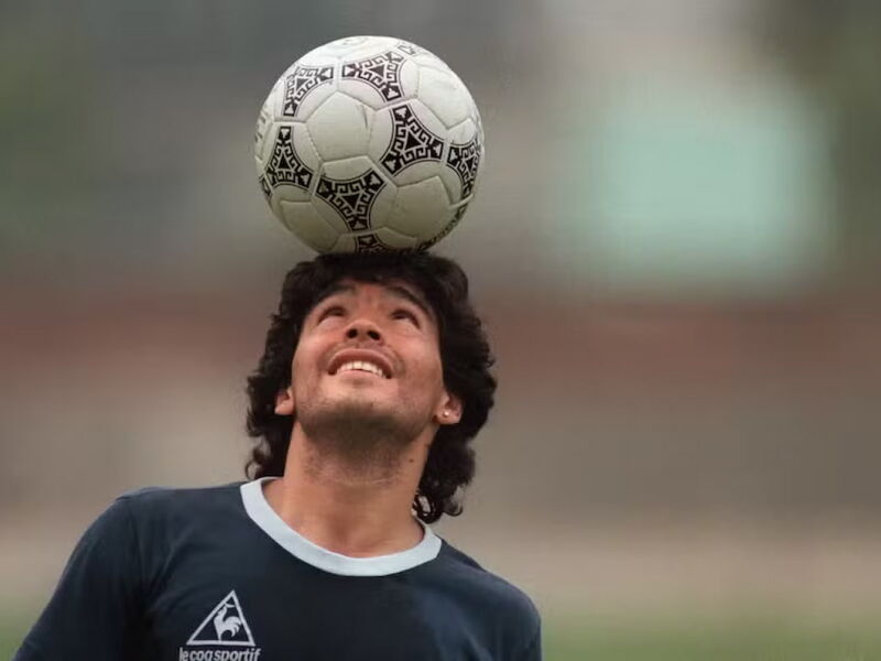 Julgamento sobre morte de Maradona revela falhas no atendimento domiciliar pós-cirurgia