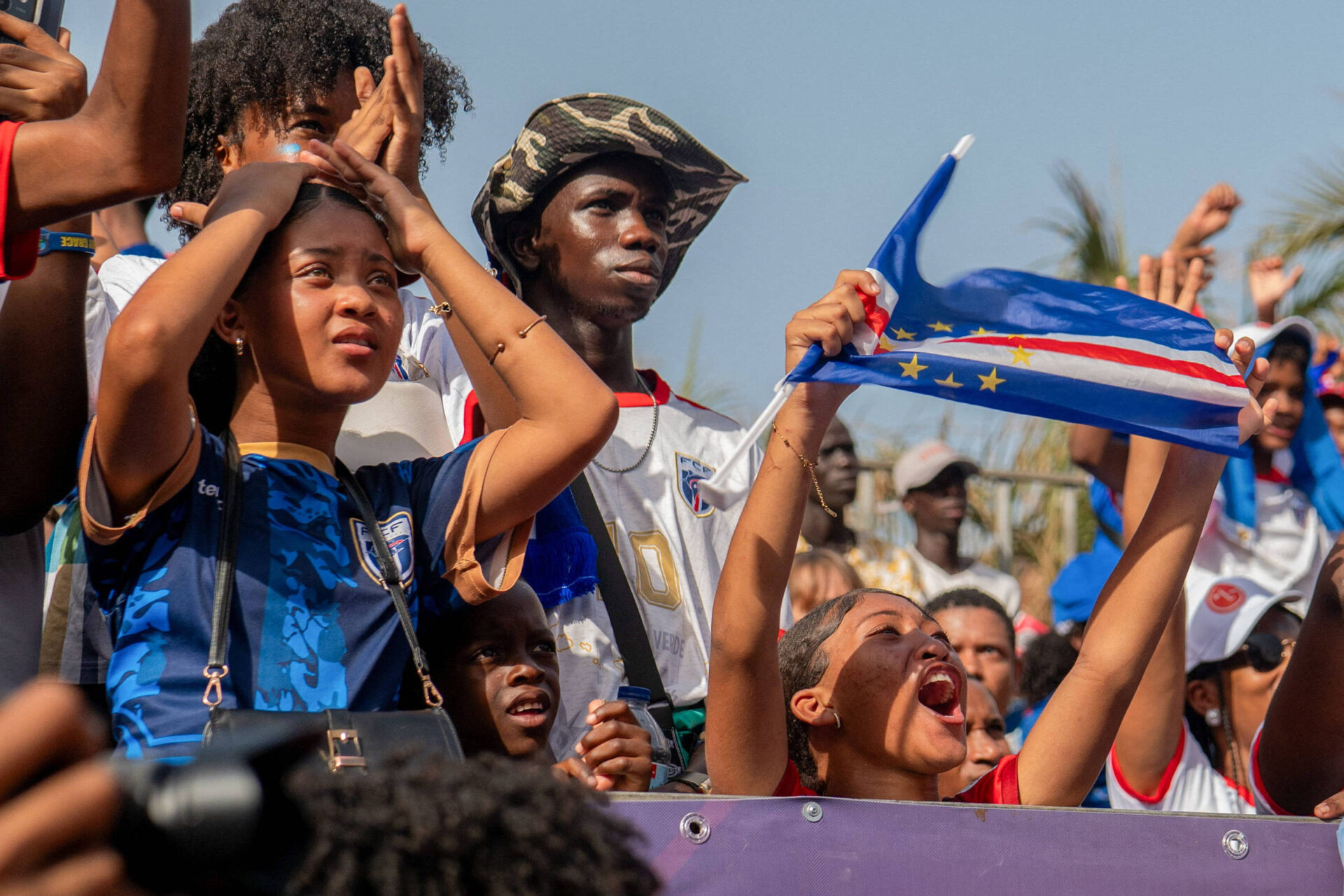 O Ritual dos Hinos no Futebol e a Emoção que Move as Torcidas