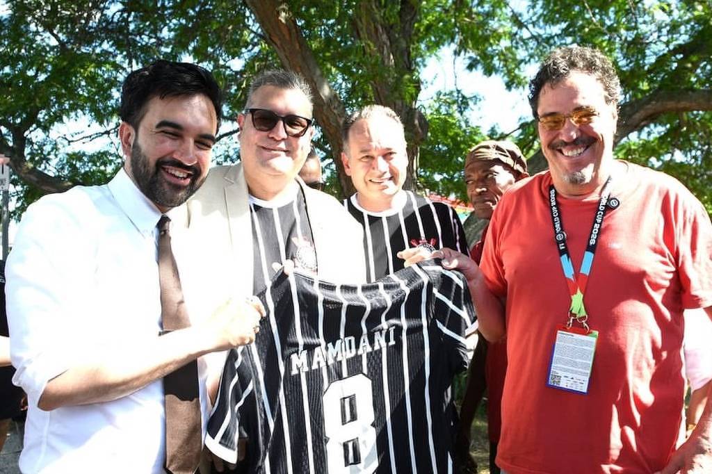 Prefeito de Nova York recebe camisas históricas do Corinthians em homenagem especial – imagem do artigo