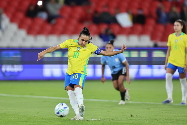 Brasil oficializa reconhecimento histórico às pioneiras do futebol feminino
