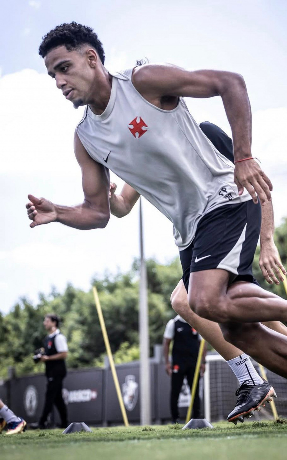 Vasco avalia mudanças no elenco para salvar semestre no Brasileirão
