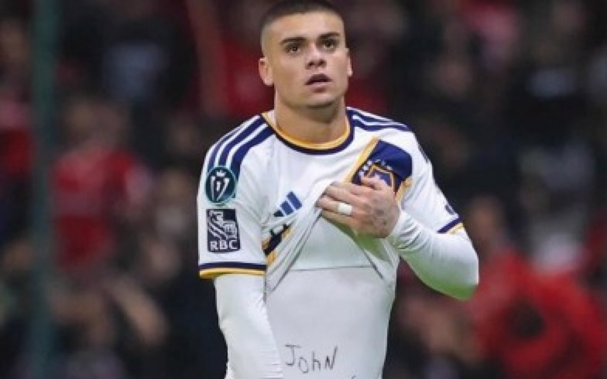 Cruzeiro intensifica negociação e quer Gabriel Pec de volta em 2026
