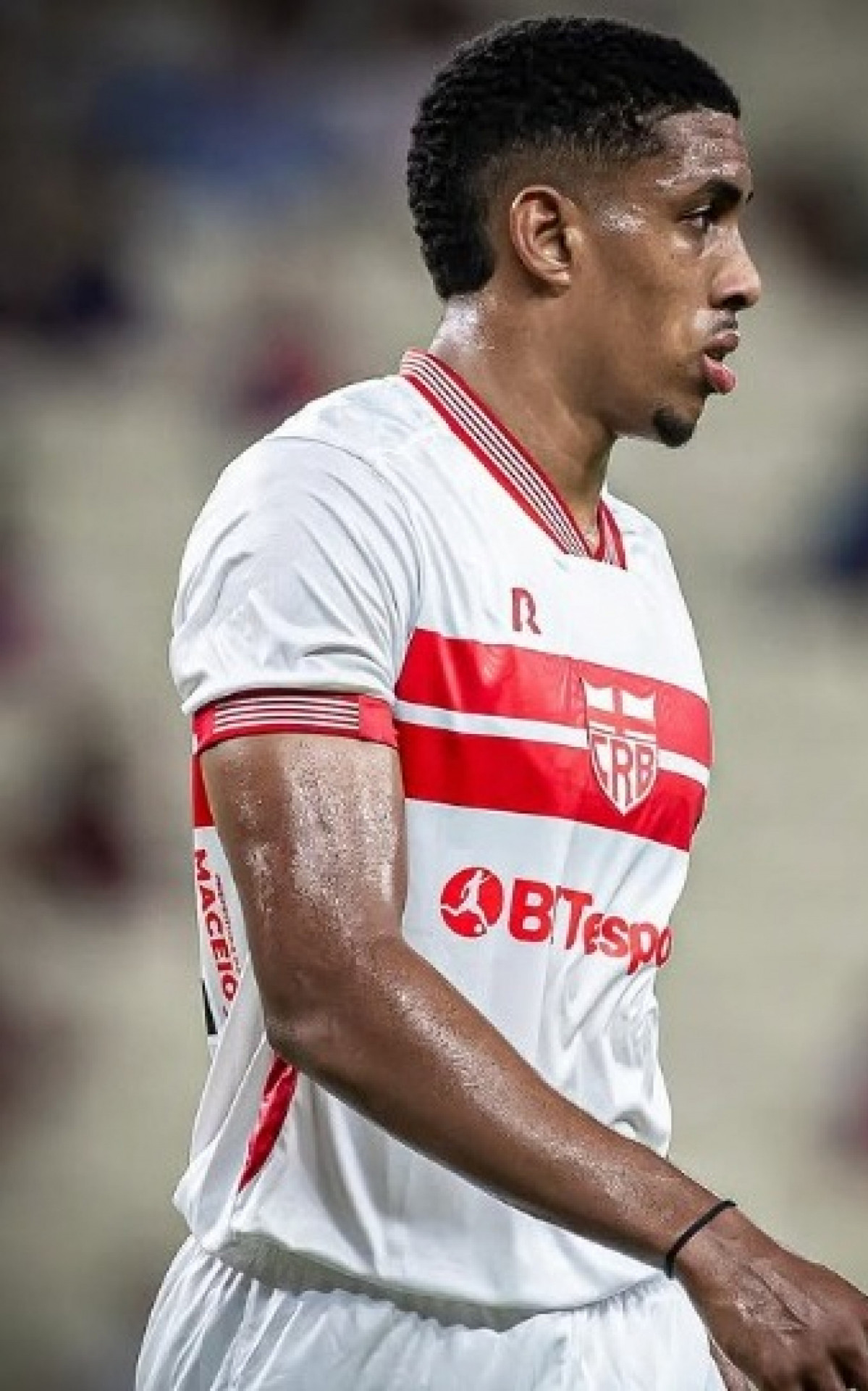 Botafogo mira contratação do zagueiro Wallace, promessa do CRB, para reforçar defesa