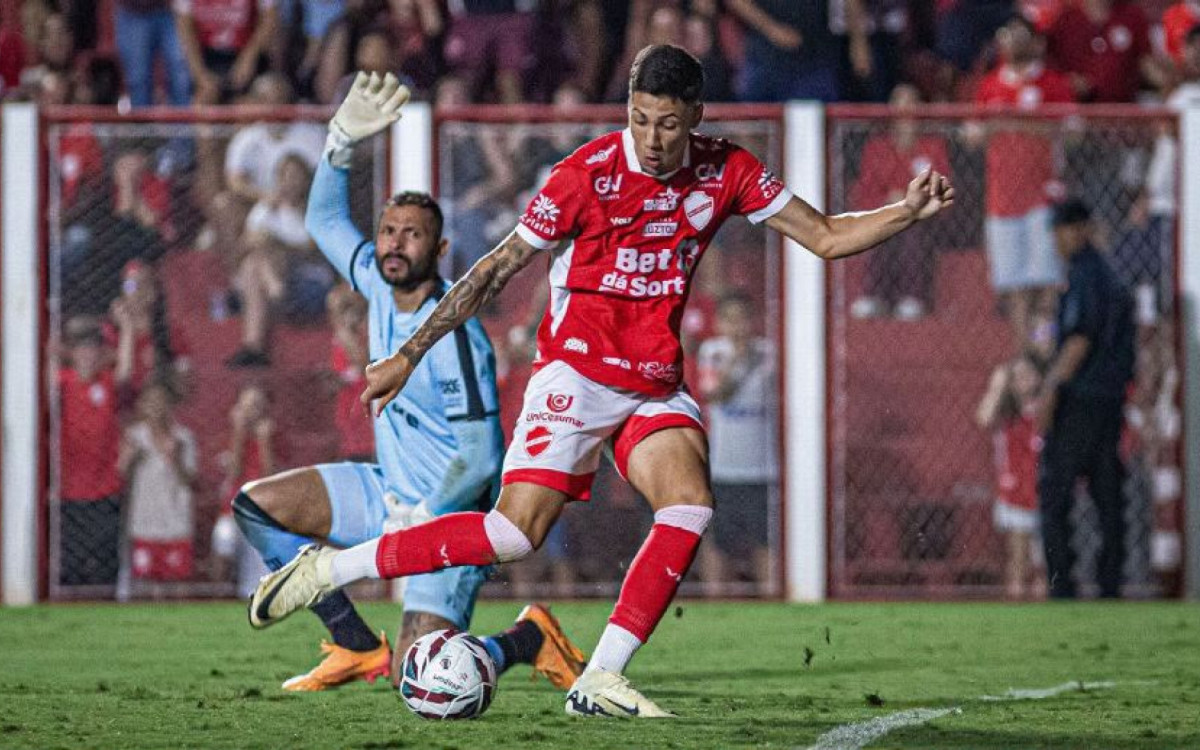 Flamengo mira contratação de Gustavo Puskas, destaque do Vila Nova