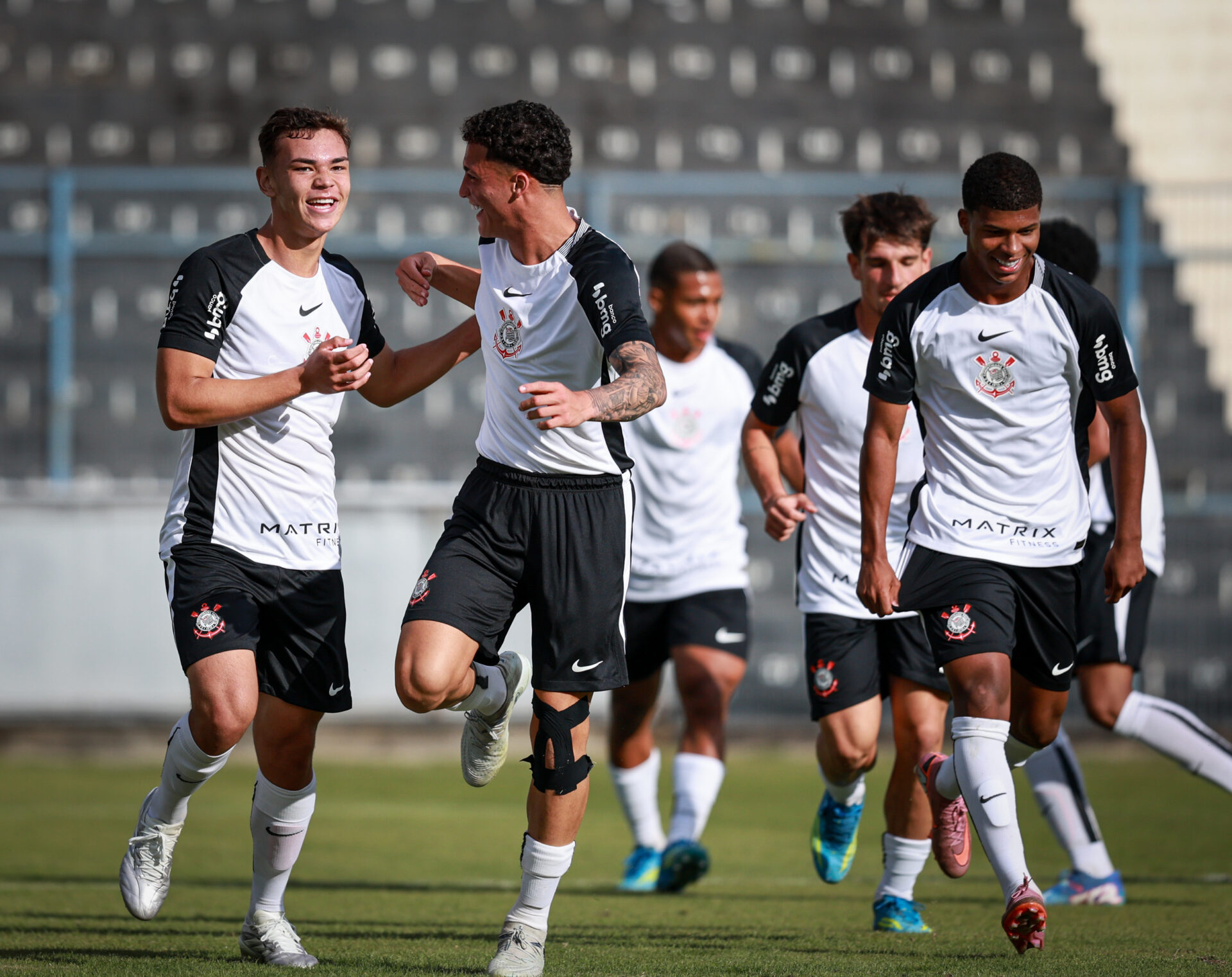 Cruzeiro e Corinthians se enfrentam na 4ª rodada do Brasileirão Sub-17 com promessa de jogo intenso