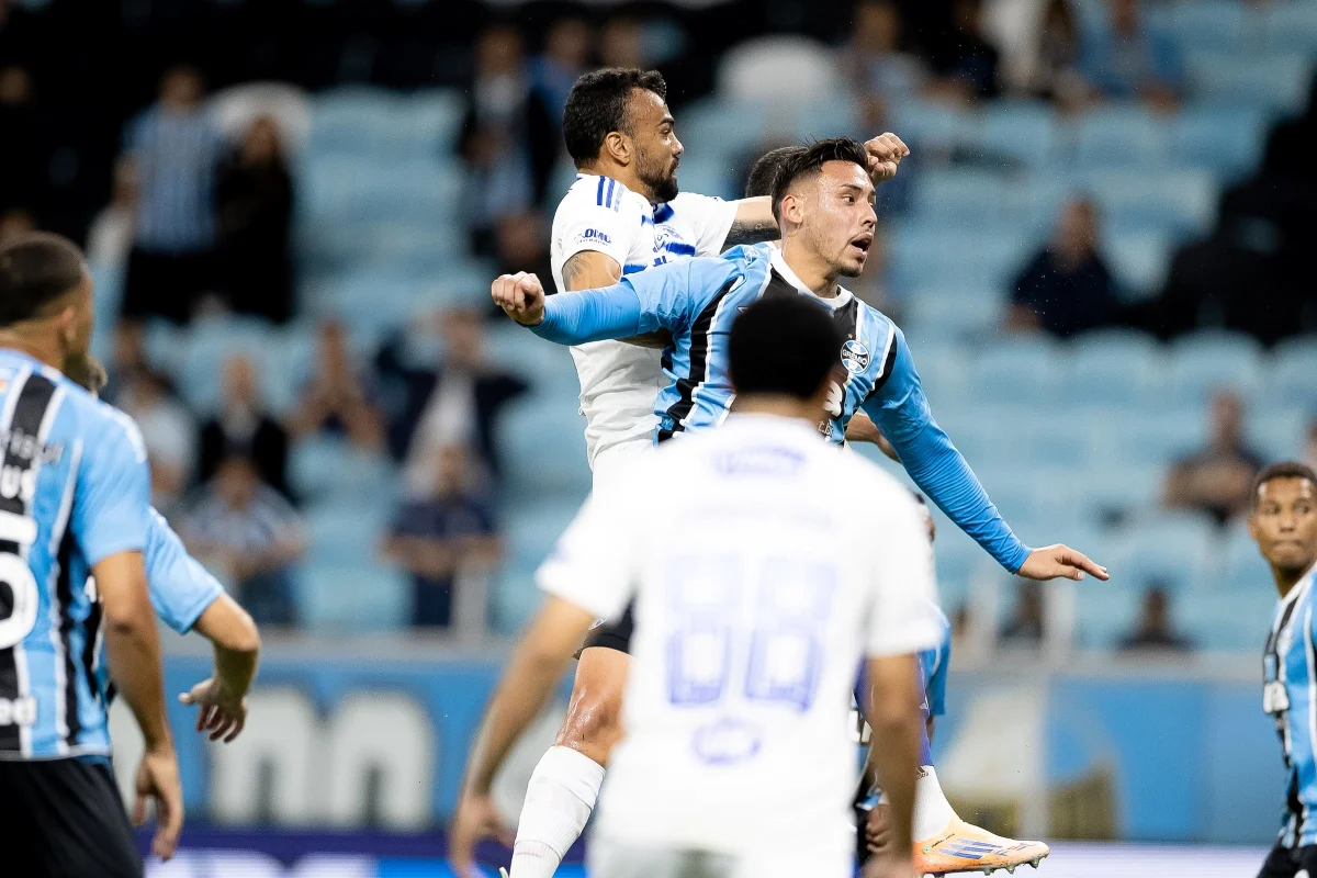 Cruzeiro e Grêmio se enfrentam em amistoso na Arena Mané Garrincha
