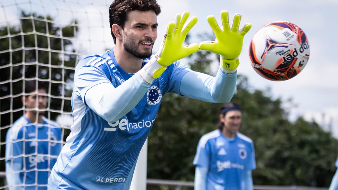 Otávio brilha no Mineirão e Cruzeiro empata com Fluminense antes da pausa da Copa