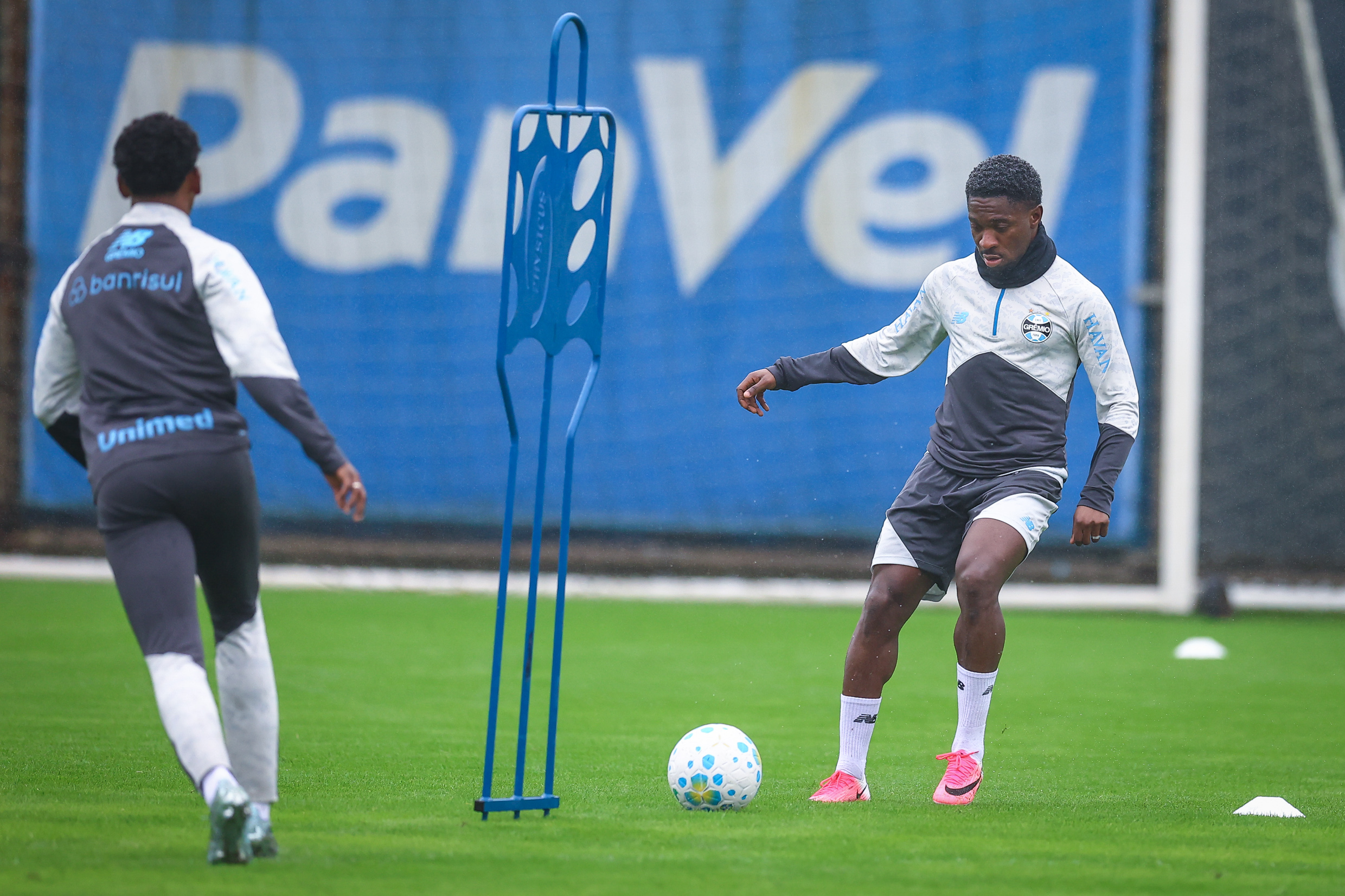 Grêmio se prepara para amistoso com treino intenso no CT Luiz Carvalho