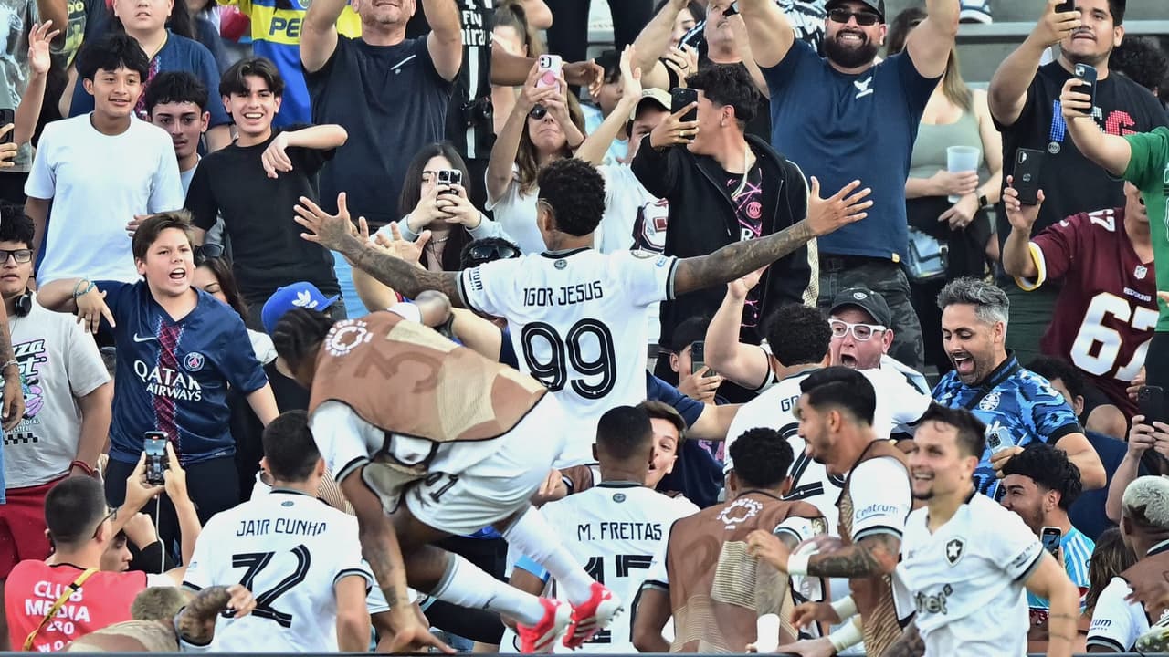 Botafogo celebra 15 anos da histórica vitória contra o PSG em 2011