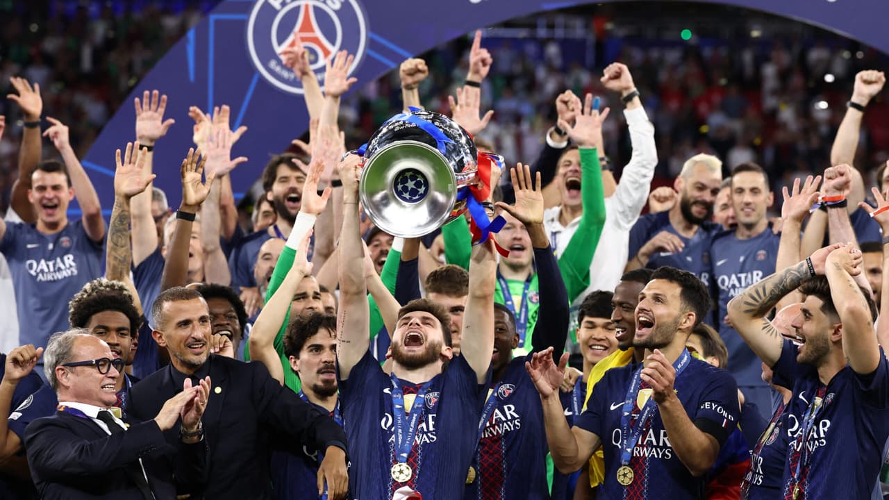 Camisas da final da Champions League do PSG viram febre em leilão com Marquinhos em destaque