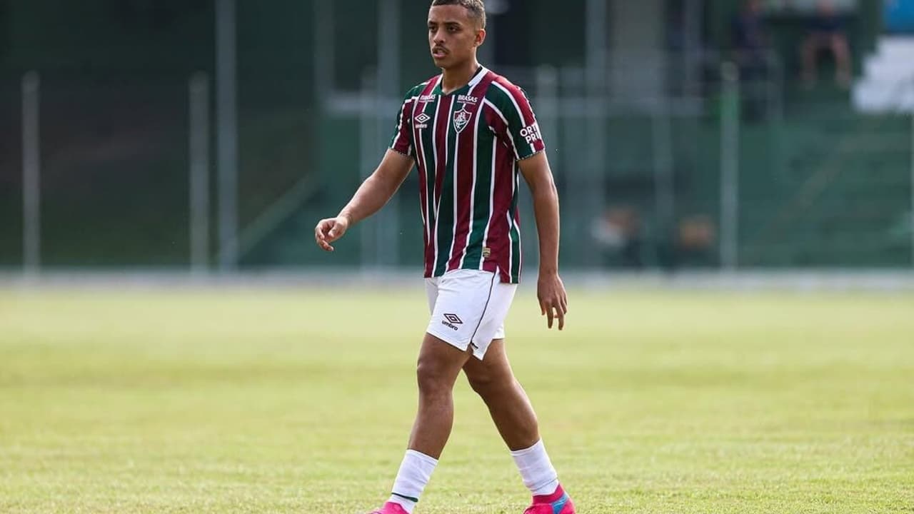 Davi Melo, filho de Felipe Melo, é emprestado pelo Fluminense ao Central Español