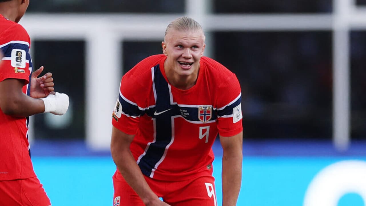 Erling Haaland brilha na estreia da Noruega em Copas do Mundo com dois gols