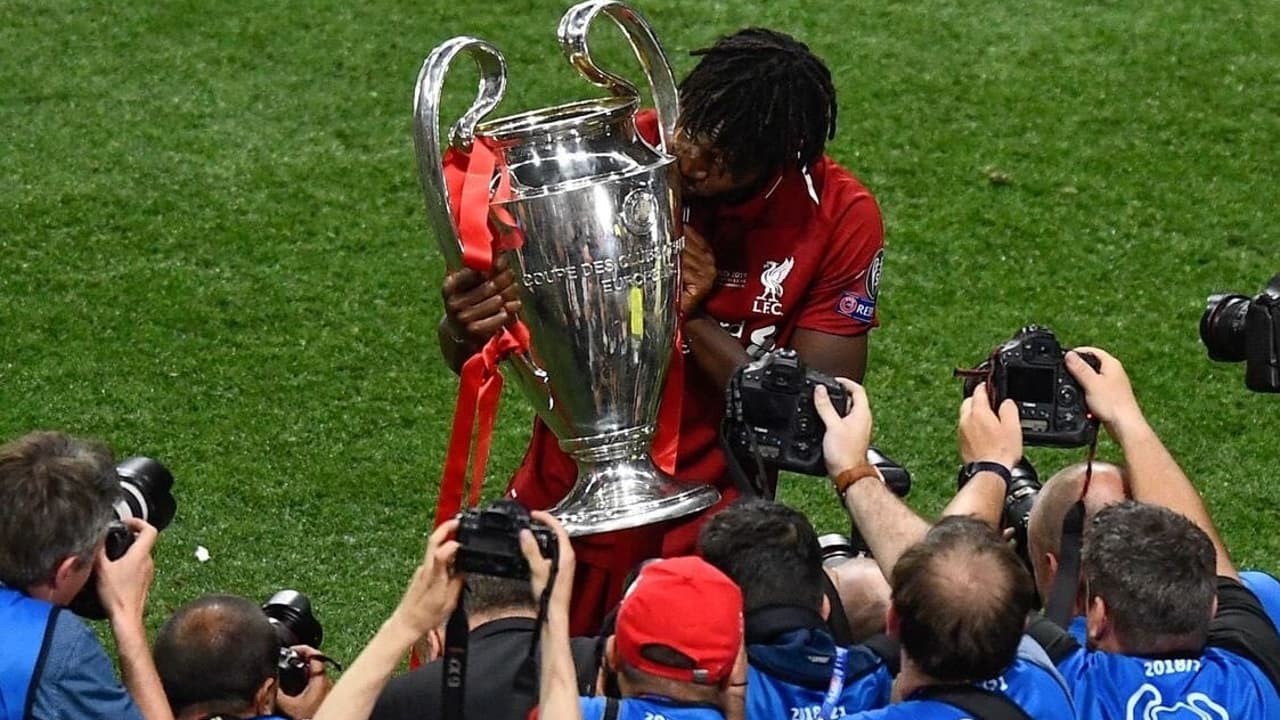 Divock Origi anuncia aposentadoria e deixa legado marcante no futebol