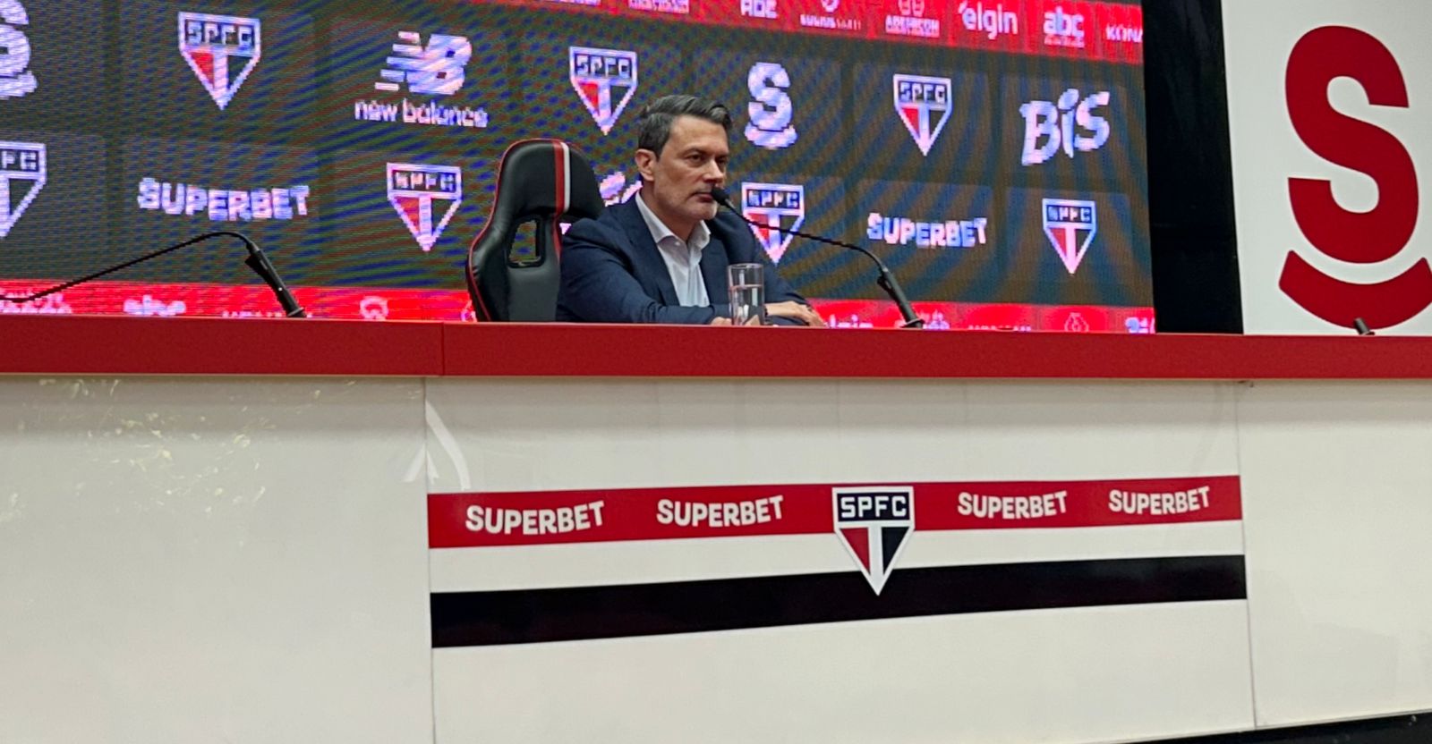 São Paulo vive crise interna com pedido de afastamento de Rui Costa pela Comissão de Ética