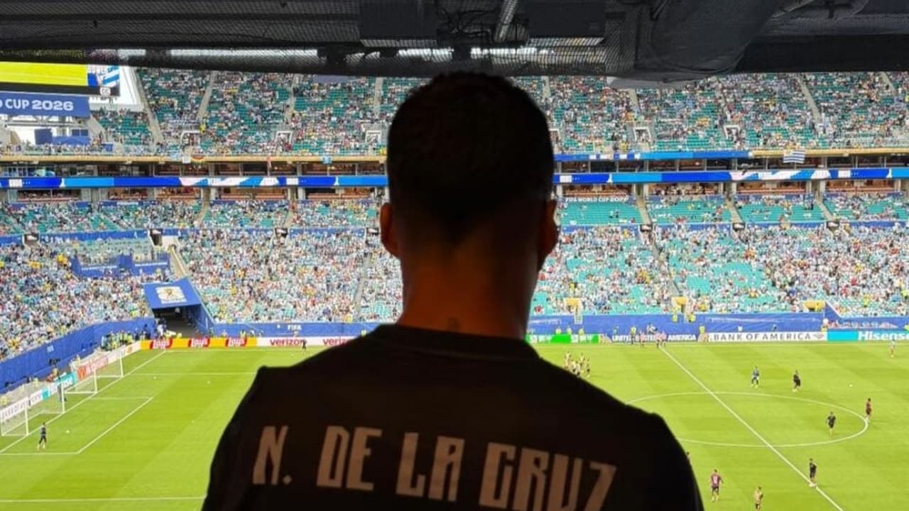 Luis Suárez marca presença em jogo do Uruguai e agita Miami