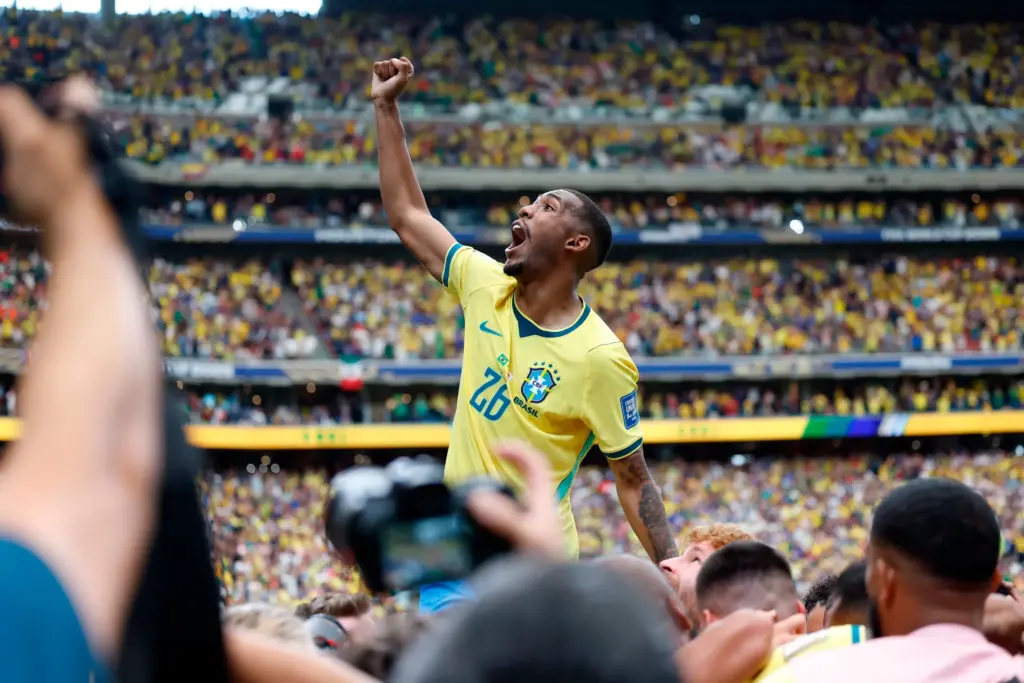 Brasil garante vaga nas oitavas em dia de jogos intensos no futebol sul-americano