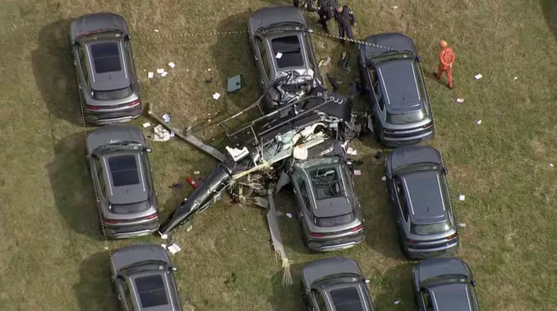 Colisão entre helicópteros no Rio de Janeiro assusta moradores perto de campo de futebol