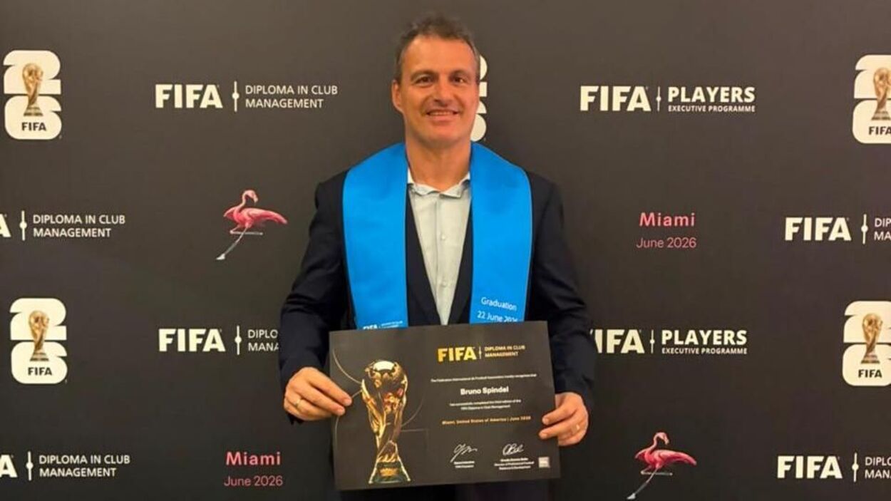 Bruno Spindel, do Cruzeiro, se destaca ao concluir curso de gestão da Fifa em Miami