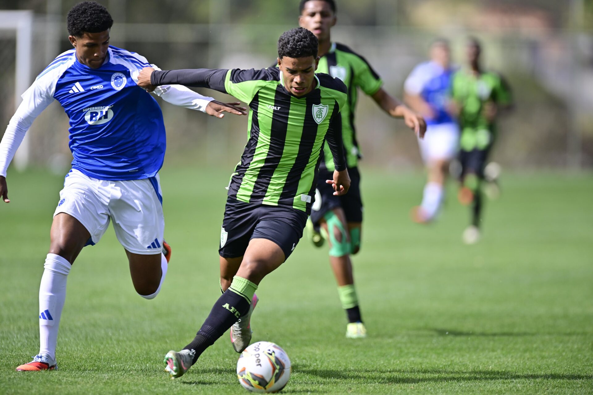 Cruzeiro tropeça no clássico e adia vaga no mata-mata do Brasileiro Sub-20