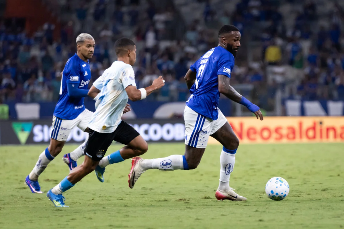 Cruzeiro e Grêmio se enfrentam em amistoso eletrizante na Arena Mané Garrincha