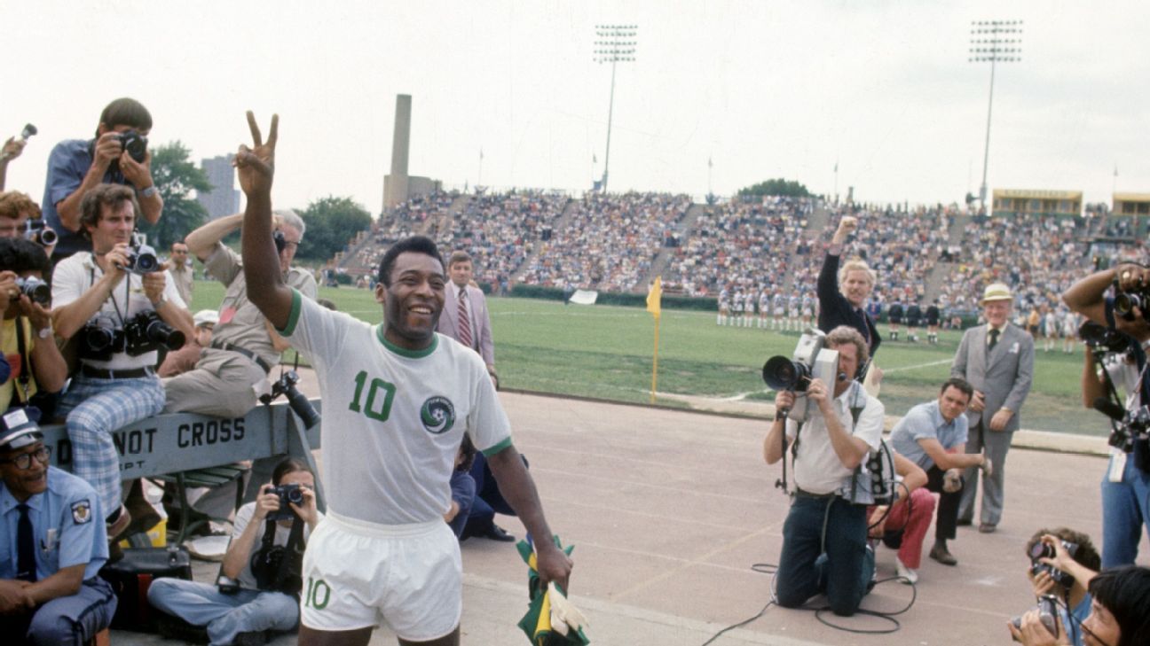 Ex-jogador americano guarda relíquia rara: última camisa oficial de Pelé