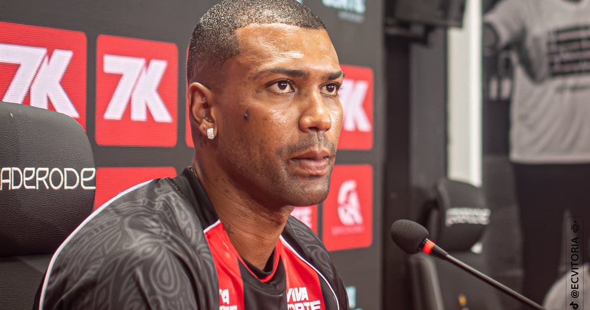 Walace se apresenta no Vitória e fala sobre saída conturbada do Cruzeiro