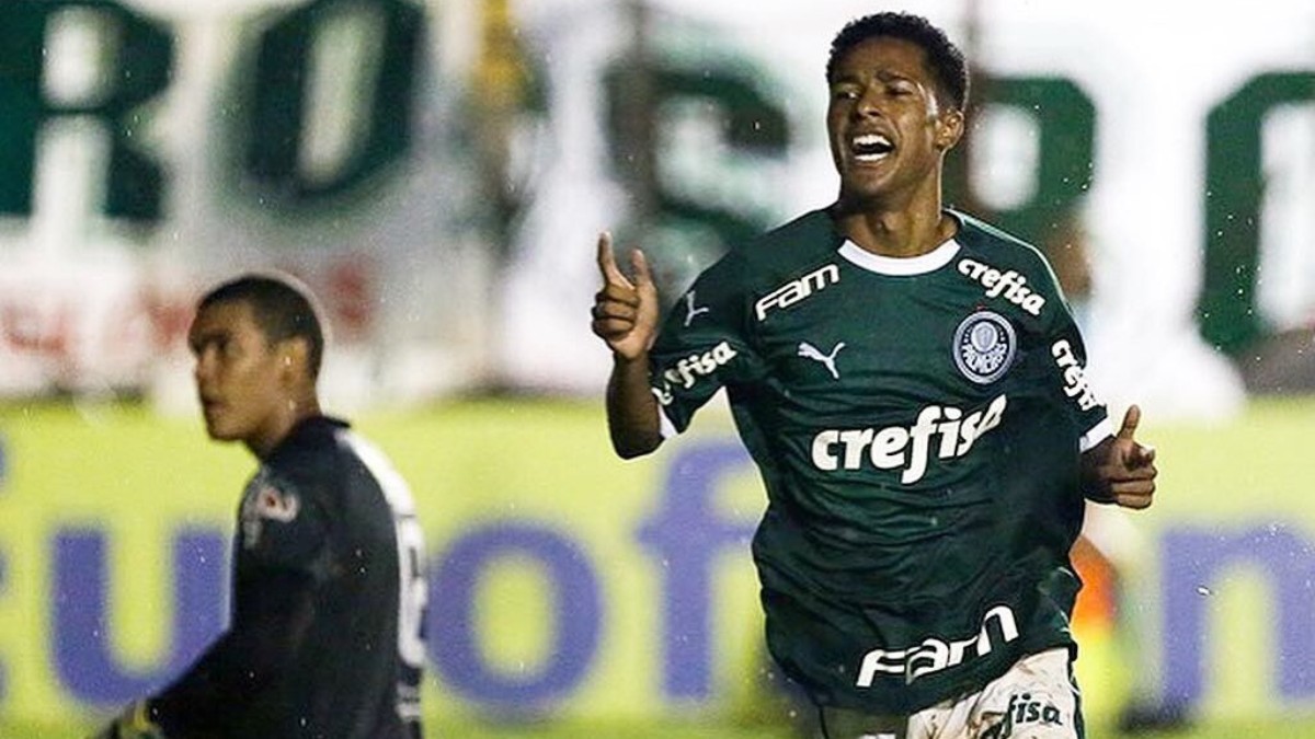 Josué, ex-Palmeiras, ressurge no Blumenau após fase conturbada e brilha no ataque
