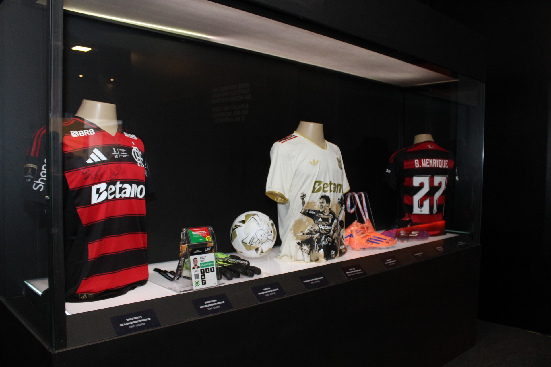 Flamengo domina exposição no Via Parque Shopping celebrando títulos de 2025