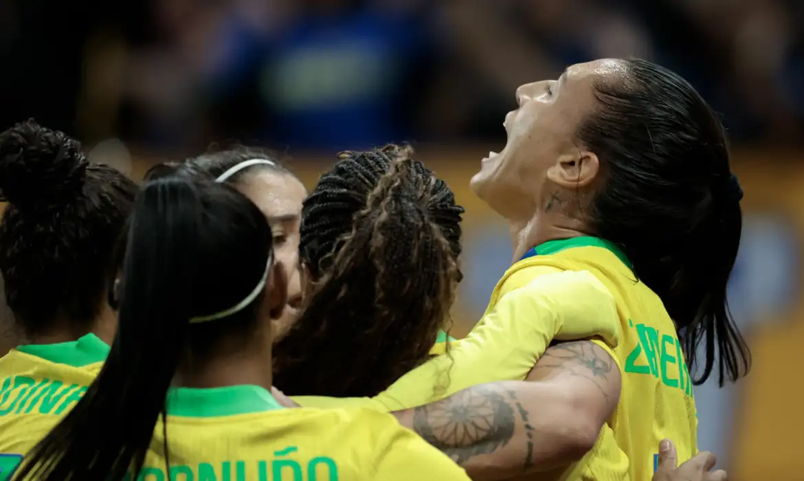 Brasil vira contra os EUA no primeiro amistoso e mostra força no futebol feminino