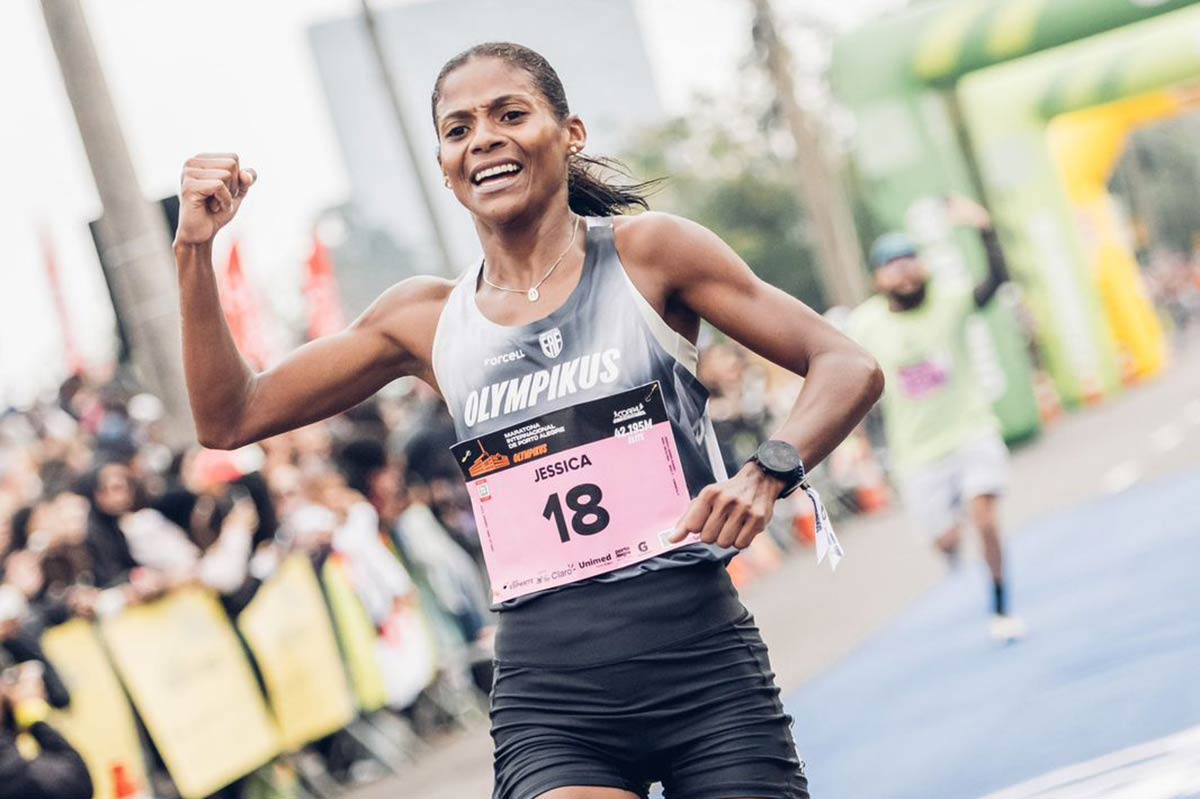 Jéssica Ladeira brilha em Porto Alegre e mantém Ubá no topo das maratonas brasileiras