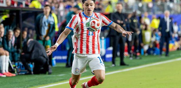 Gustavo Alfaro revela por que Maurício não começou como titular na seleção do Paraguai