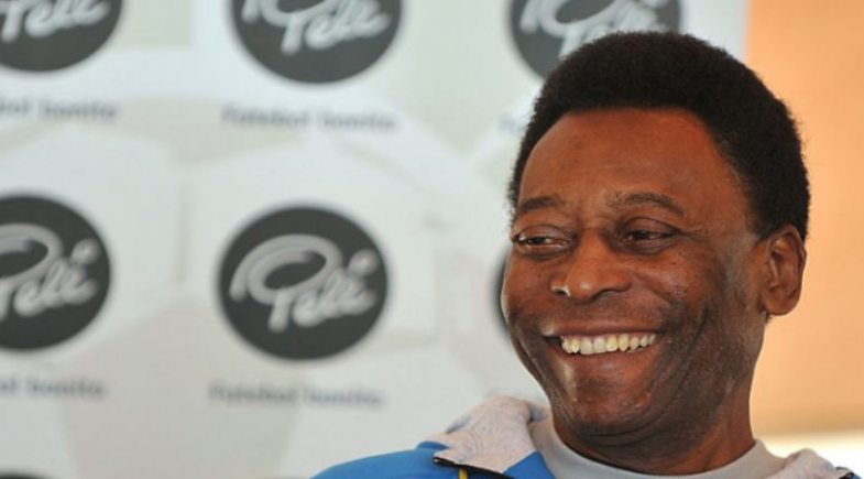 Pelé ganha estátua realista e entra para a Galeria da Copa no Rio de Janeiro