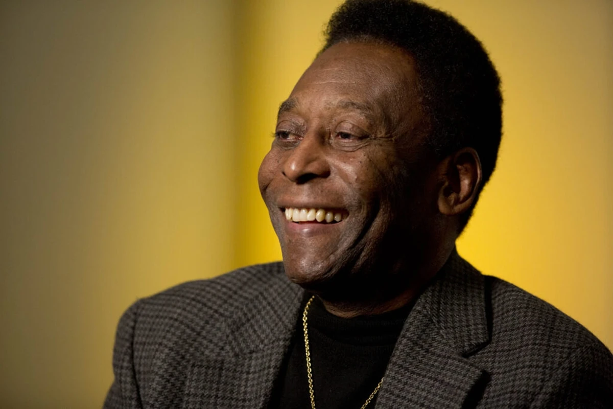Estátua de Pelé é Revelada no Rio e Entra para a Galeria da Copa
