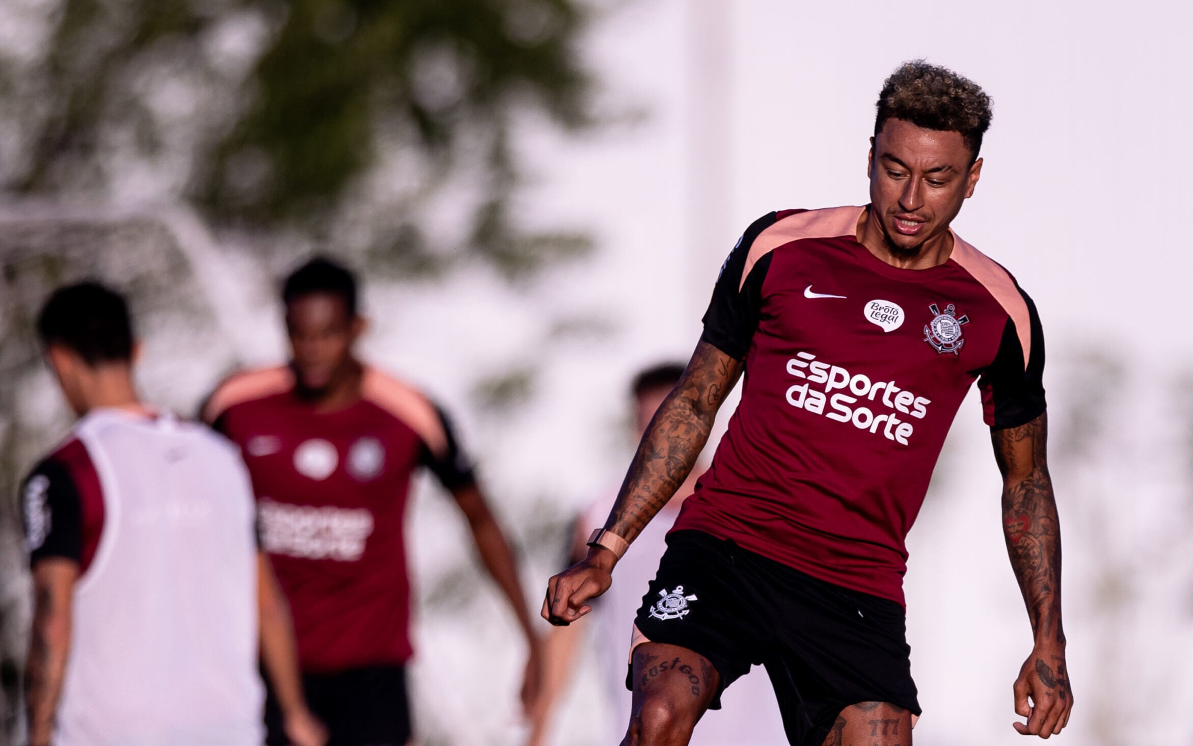 Jesse Lingard se ausenta em reapresentação do Corinthians por atraso em voo na Inglaterra