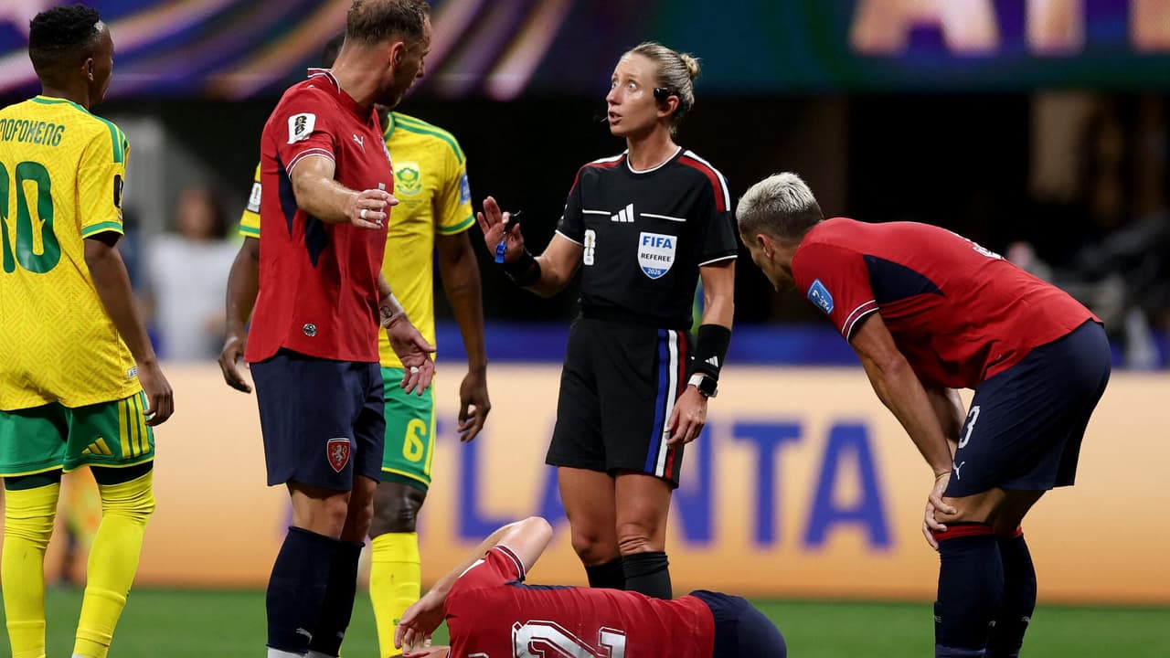 Tori Penso faz história e arbitra partida da Copa do Mundo de 2026