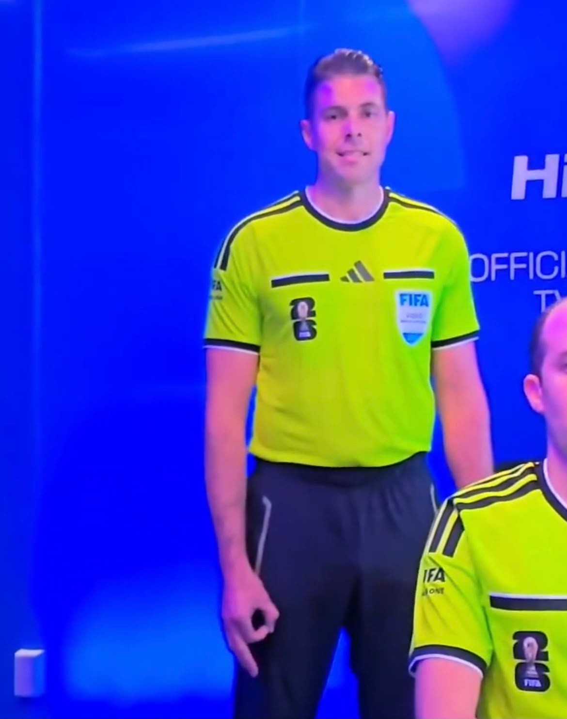 Fifa se posiciona após polêmica com gesto controverso de supervisor do VAR