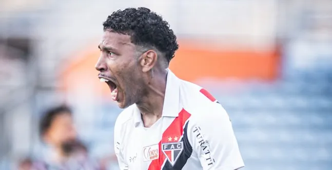 Ferroviário fecha primeira fase da Série D com vitória e segue firme rumo ao mata-mata