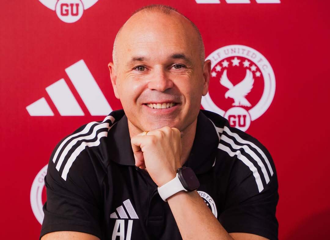 Iniesta assume o comando do Gulf United e inicia nova fase como treinador