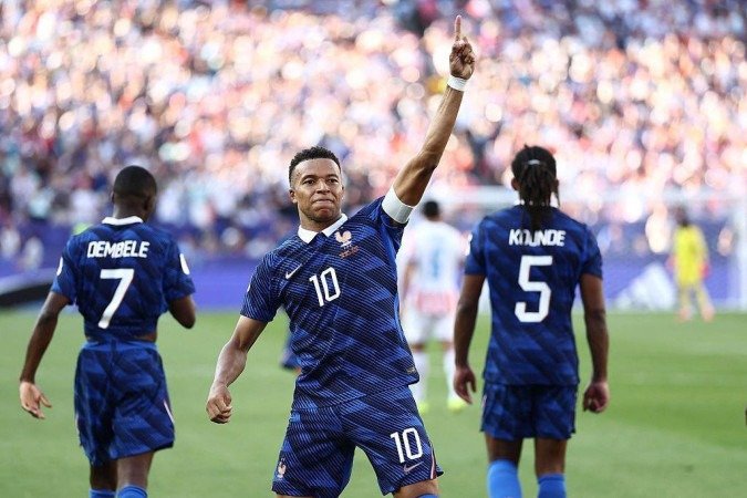 Senadora paraguaia causa polêmica após jogo contra França na Copa do Mundo 2026
