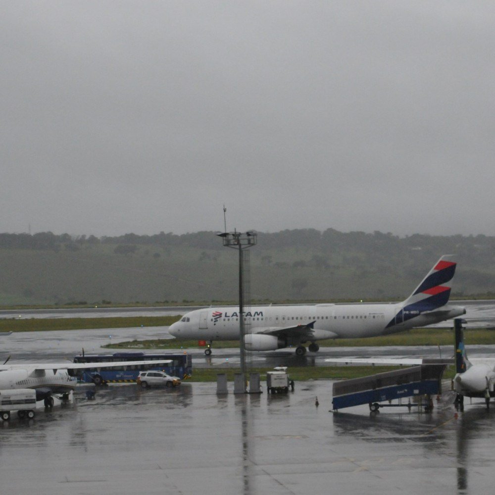 Queda brusca de avião da Latam em voo de Confins provoca susto entre passageiros – imagem do artigo
