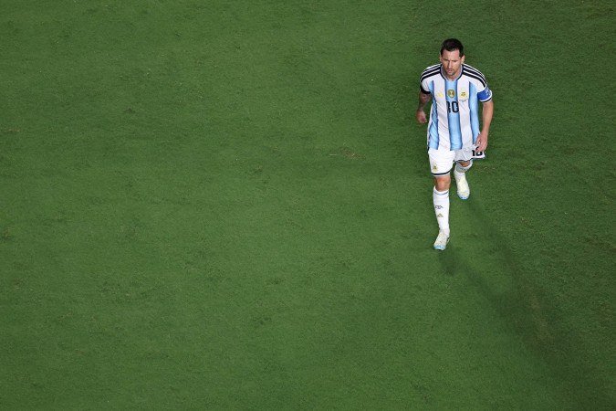 Messi encerra carreira com legado imbatível e deixa o futebol ainda mais brilhante